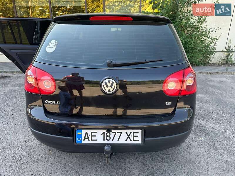 Хетчбек Volkswagen Golf 2005 в Покрові