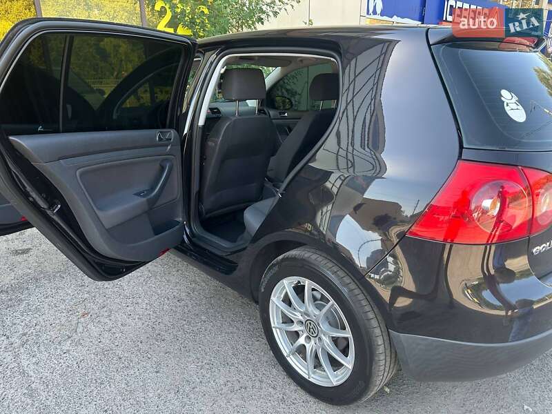 Хетчбек Volkswagen Golf 2005 в Покрові