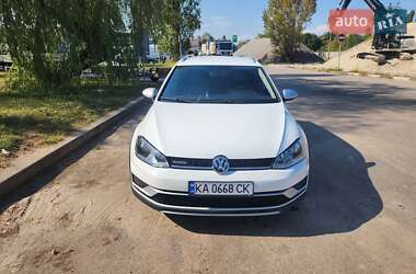 Універсал Volkswagen Golf 2017 в Києві