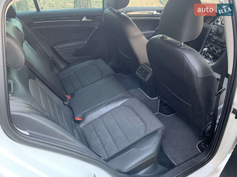 Универсал Volkswagen Golf 2015 в Днепре