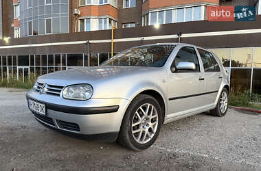 Хэтчбек Volkswagen Golf 2002 в Харькове