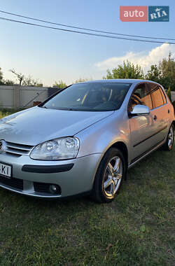 Хэтчбек Volkswagen Golf 2005 в Киеве