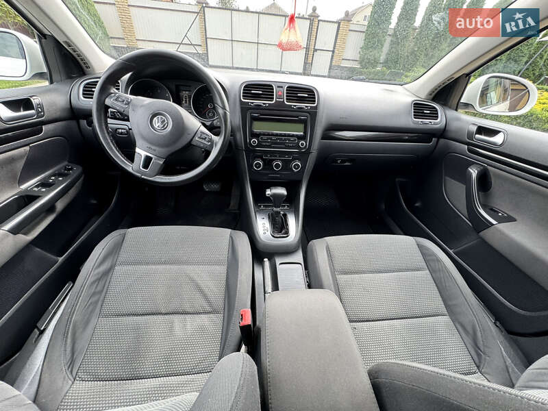 Универсал Volkswagen Golf 2010 в Киеве