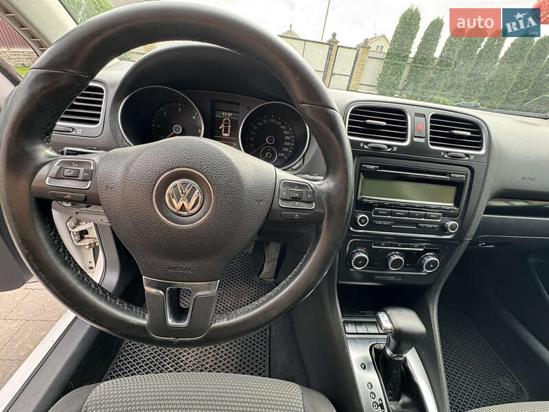 Универсал Volkswagen Golf 2010 в Киеве