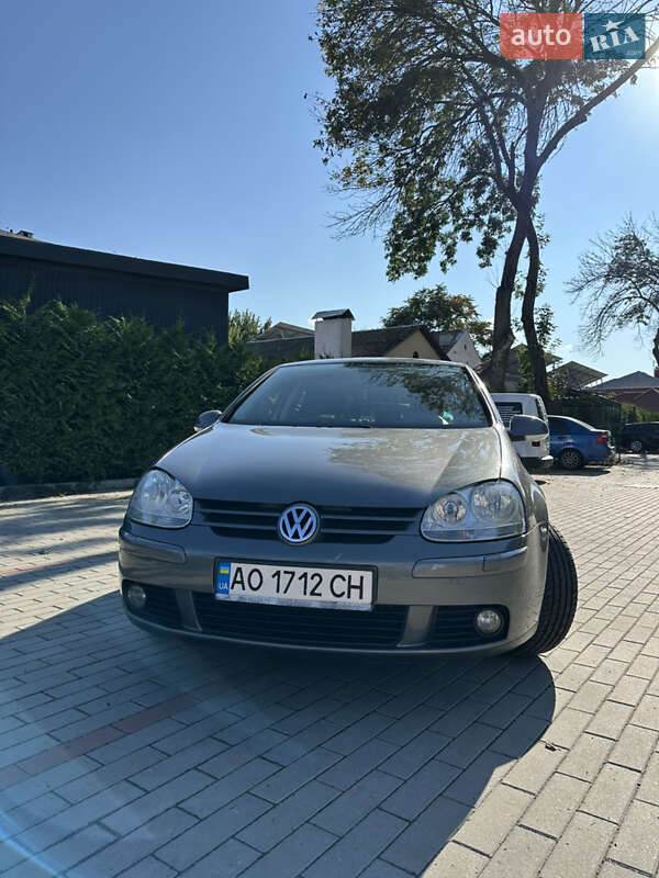 Хэтчбек Volkswagen Golf 2008 в Ужгороде