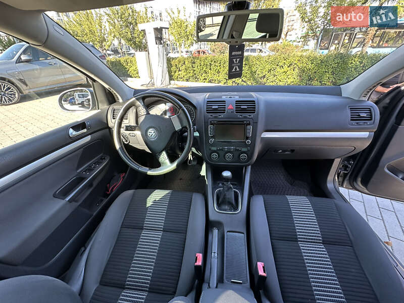 Хэтчбек Volkswagen Golf 2008 в Ужгороде