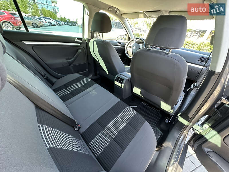 Хэтчбек Volkswagen Golf 2008 в Ужгороде