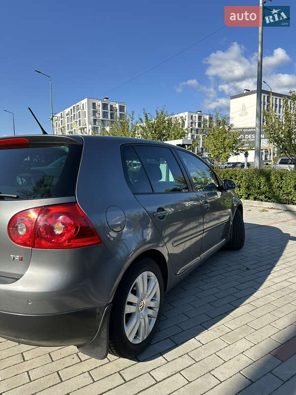 Хэтчбек Volkswagen Golf 2008 в Ужгороде