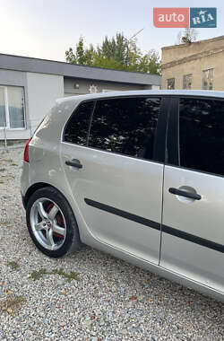 Хетчбек Volkswagen Golf 2005 в 