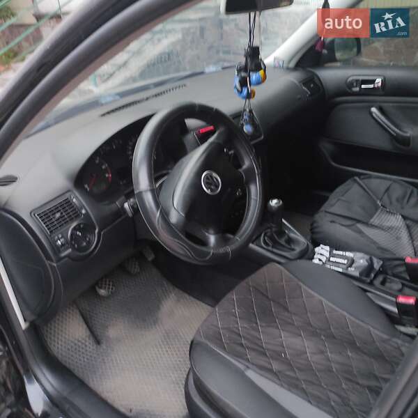 Хэтчбек Volkswagen Golf 2001 в Овруче