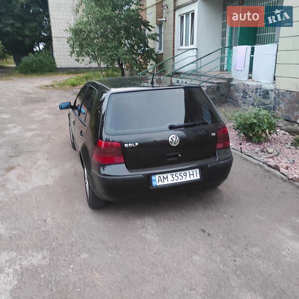 Хэтчбек Volkswagen Golf 2001 в Овруче