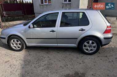 Хетчбек Volkswagen Golf 2002 в Городку