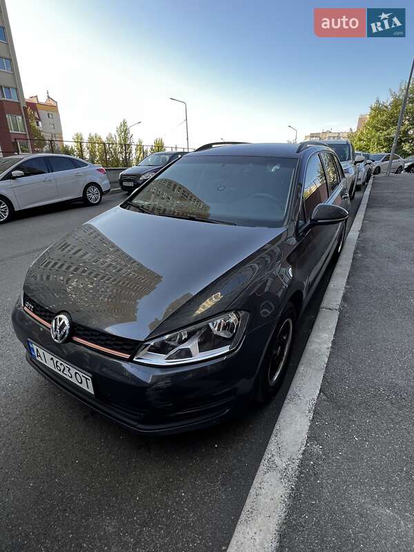 Универсал Volkswagen Golf 2015 в Вышгороде