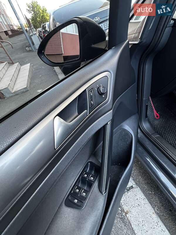 Универсал Volkswagen Golf 2015 в Вышгороде