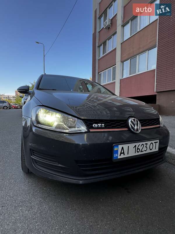 Универсал Volkswagen Golf 2015 в Вышгороде