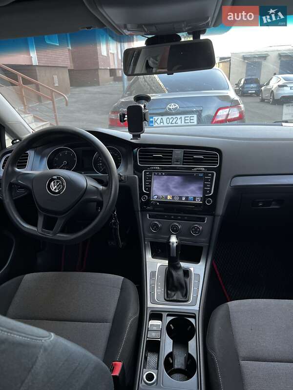 Универсал Volkswagen Golf 2015 в Вышгороде