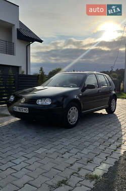 Хетчбек Volkswagen Golf 2003 в Луцьку