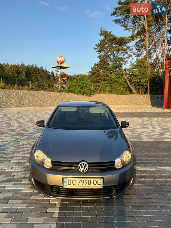 Хэтчбек Volkswagen Golf 2010 в Львове