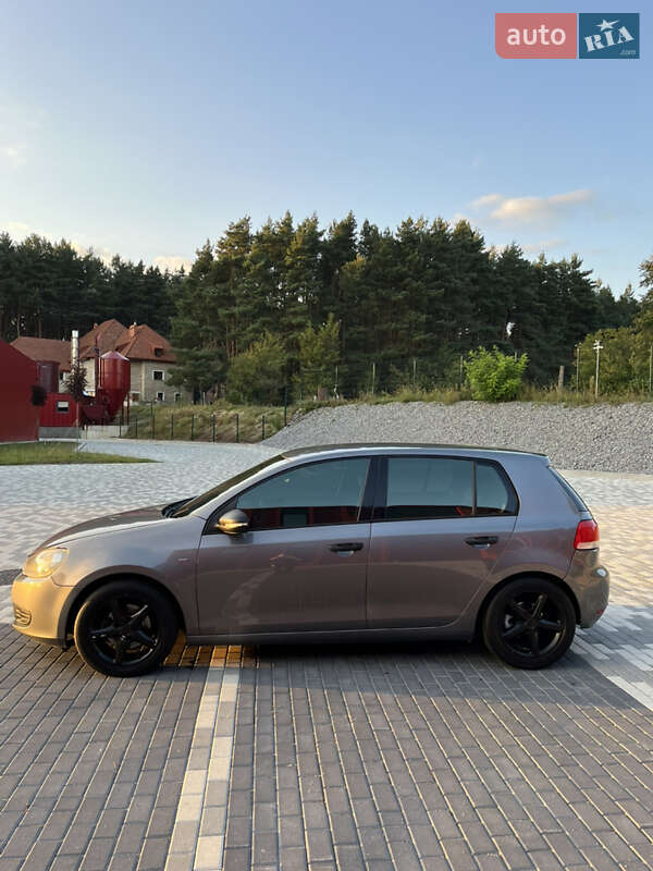 Хэтчбек Volkswagen Golf 2010 в Львове