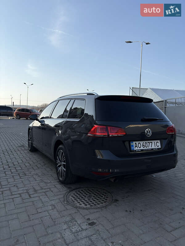 Универсал Volkswagen Golf 2016 в Ужгороде