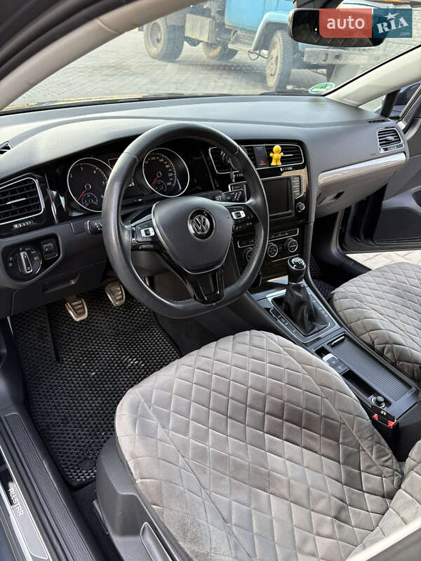 Универсал Volkswagen Golf 2016 в Ужгороде