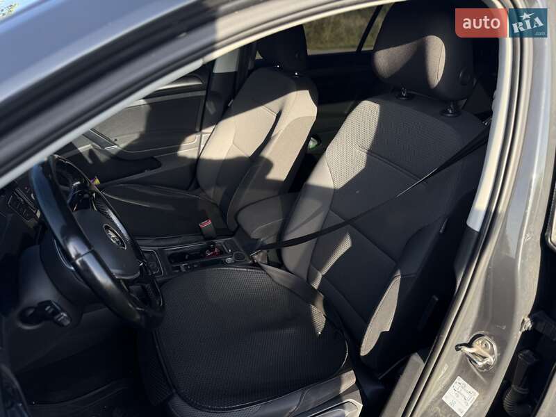 Хэтчбек Volkswagen Golf 2013 в Черновцах