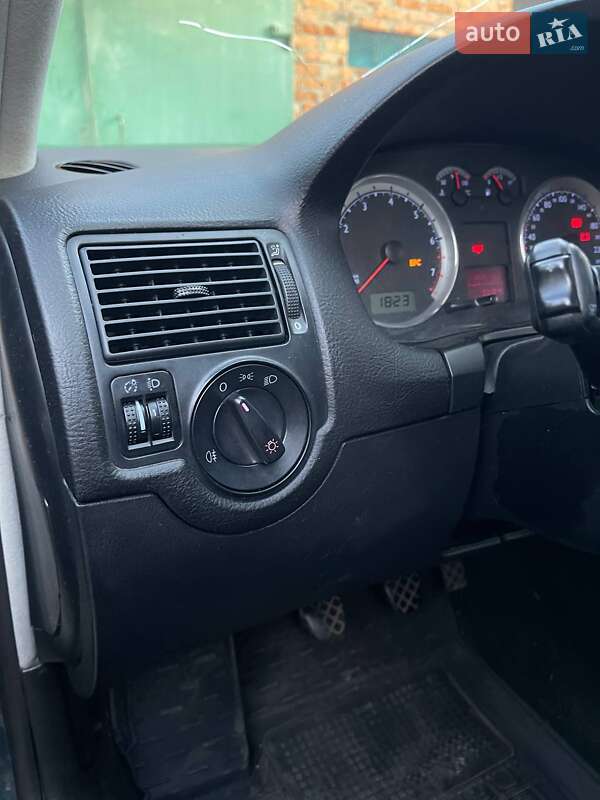 Универсал Volkswagen Golf 2003 в Тетиеве