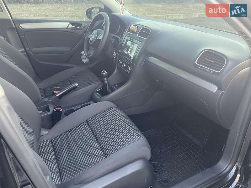 Хэтчбек Volkswagen Golf 2009 в Днепре