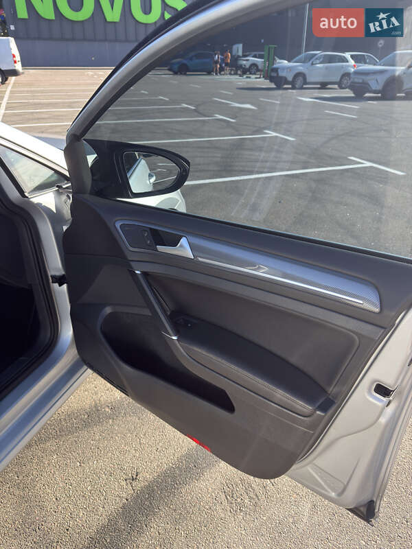 Универсал Volkswagen Golf 2015 в Киеве