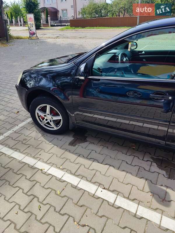 Хэтчбек Volkswagen Golf 2007 в Черновцах