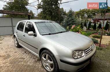 Хетчбек Volkswagen Golf 2001 в Пустомитах