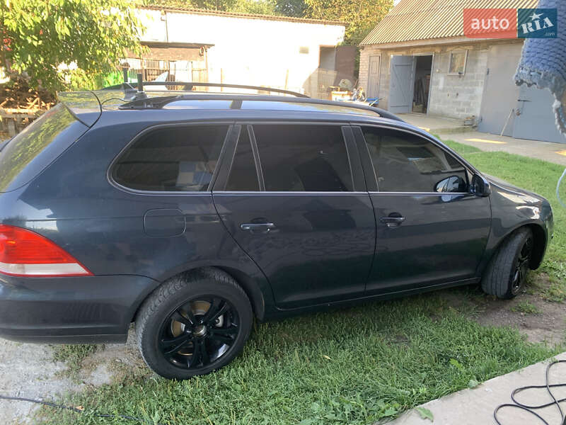 Универсал Volkswagen Golf 2009 в Ровно