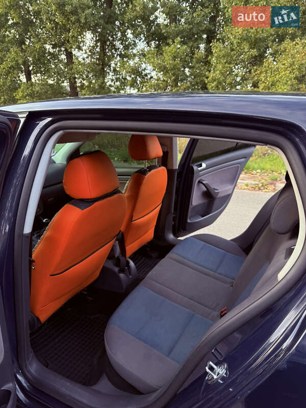 Хэтчбек Volkswagen Golf 2007 в Ромнах