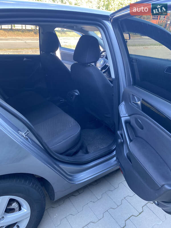 Хэтчбек Volkswagen Golf 2010 в Белой Церкви