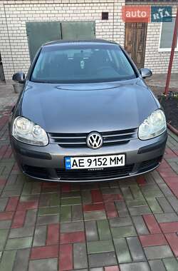 Хэтчбек Volkswagen Golf 2005 в Новомосковске