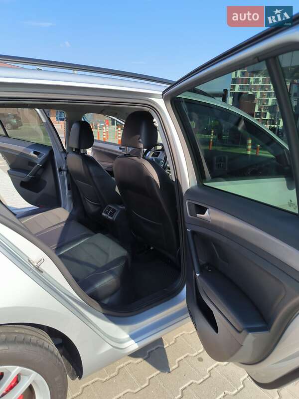 Универсал Volkswagen Golf 2015 в Киеве