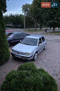 Хетчбек Volkswagen Golf 2002 в Черкасах