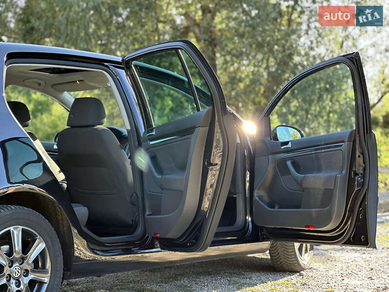 Хетчбек Volkswagen Golf 2008 в Звенигородці