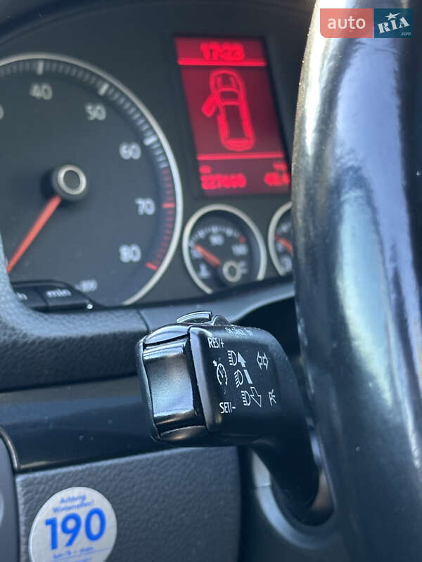 Хетчбек Volkswagen Golf 2008 в Звенигородці