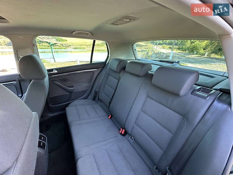 Хетчбек Volkswagen Golf 2008 в Звенигородці