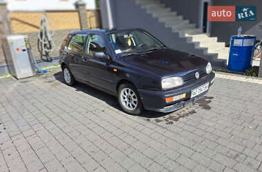 Хэтчбек Volkswagen Golf 1992 в Тересве