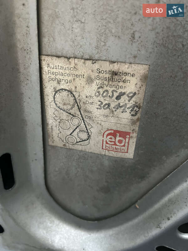 Хетчбек Volkswagen Golf 2004 в Охтирці