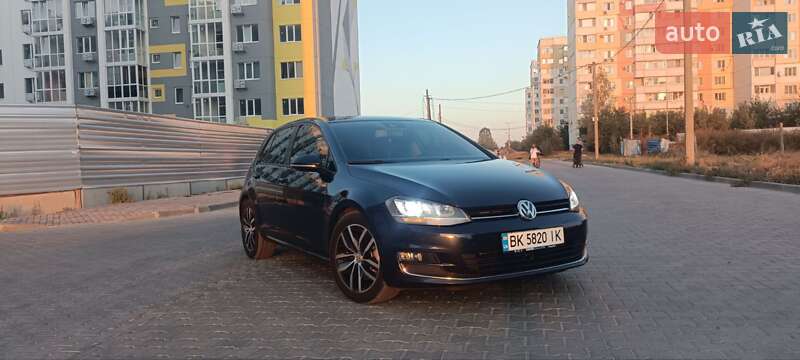 Хетчбек Volkswagen Golf 2012 в Полтаві
