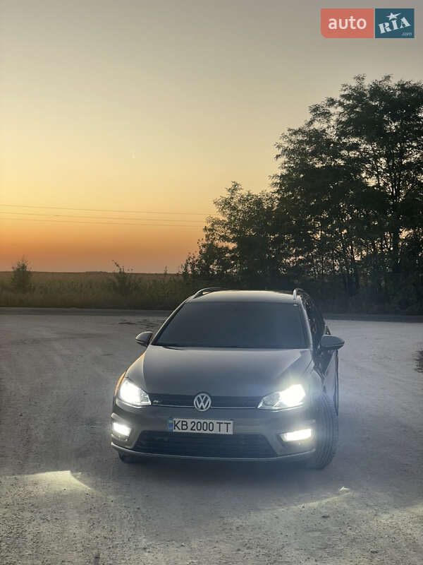 Универсал Volkswagen Golf 2015 в Песчанке