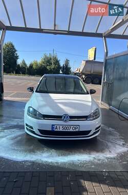 Хэтчбек Volkswagen Golf 2015 в Киеве