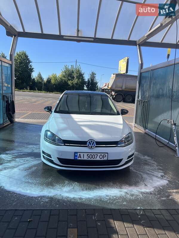 Хетчбек Volkswagen Golf 2015 в Києві