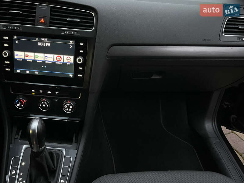 Универсал Volkswagen Golf 2019 в Ивано-Франковске