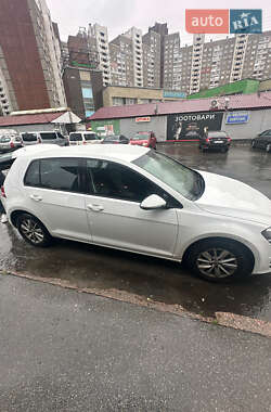 Хэтчбек Volkswagen Golf 2015 в Киеве
