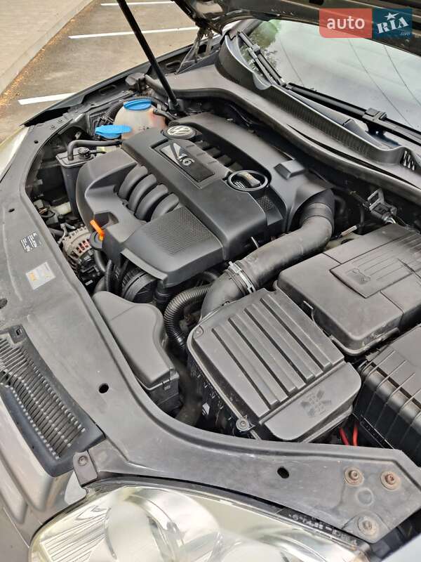 Хэтчбек Volkswagen Golf 2004 в Нововолынске