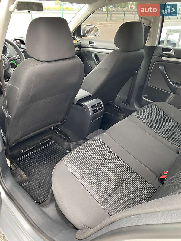 Универсал Volkswagen Golf 2011 в Киеве